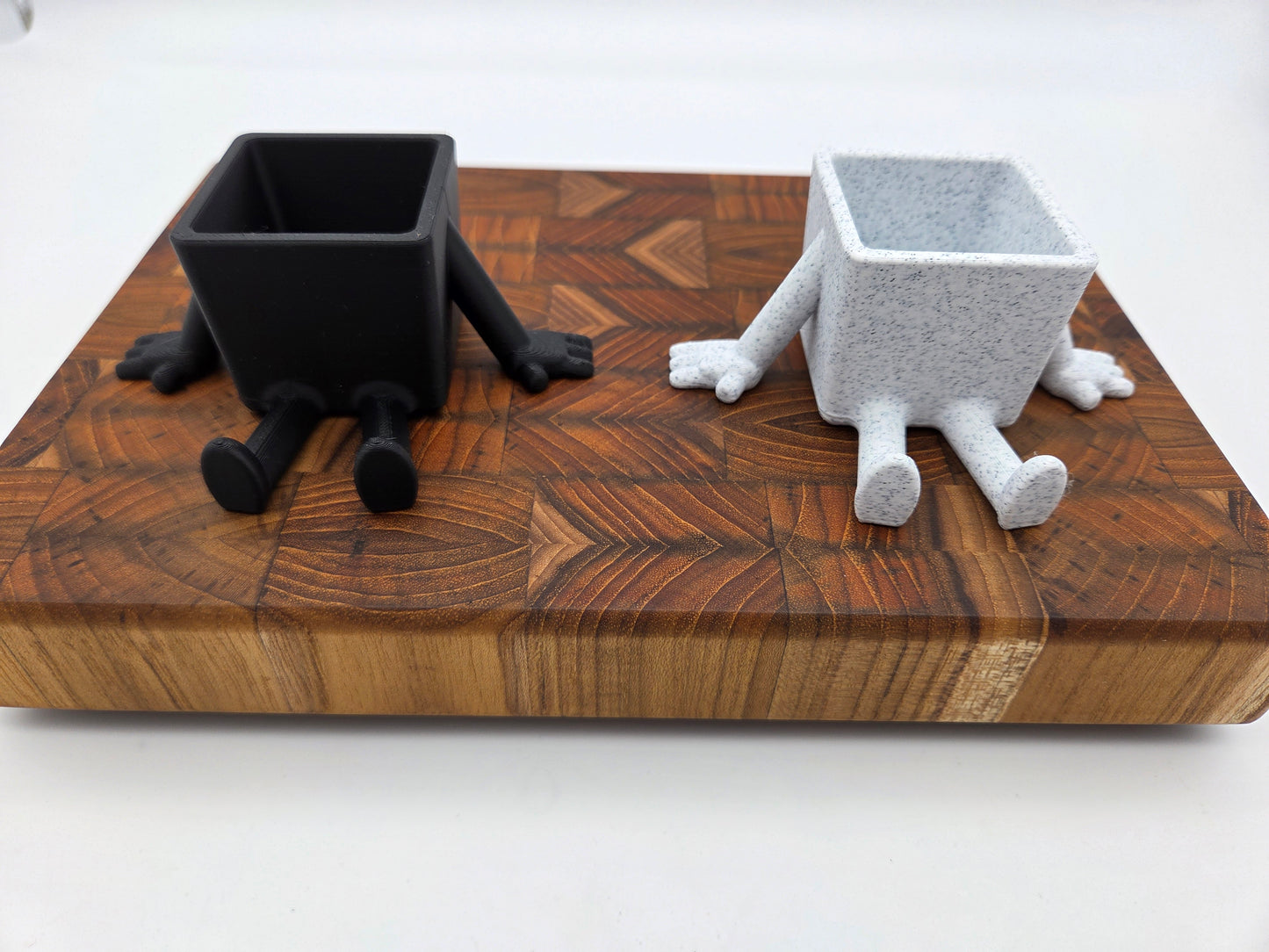 Small sitting succulent planter